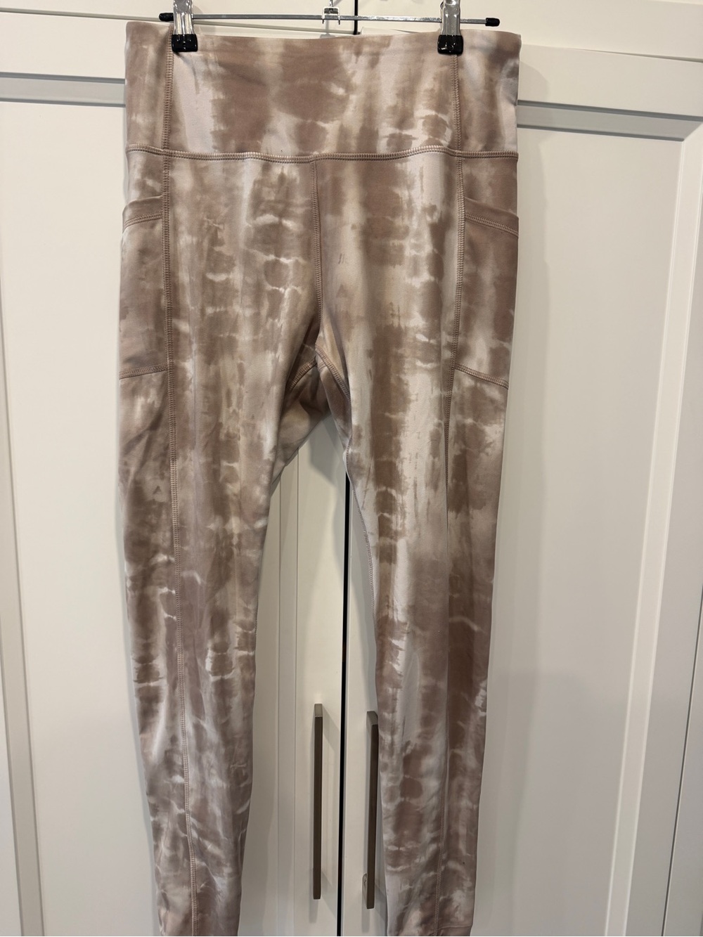 Mondetta Taupe Tie Dye Leggings with Side Pockets